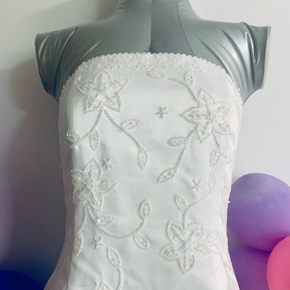 Wedding Gown - Picture 5 of 6